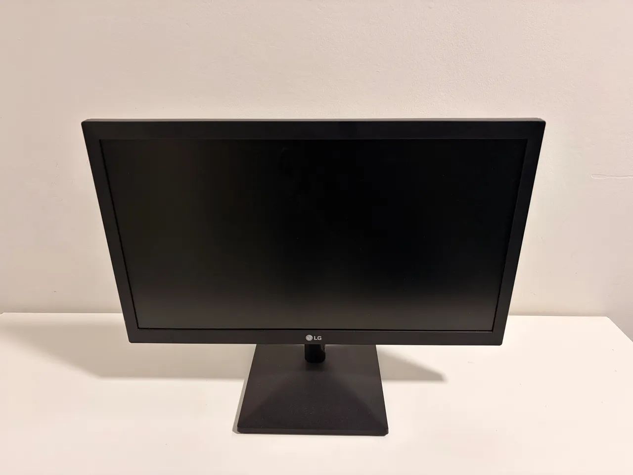 Monitor LG 20 polegadas, HDMI e VGA, funcionando perfeito