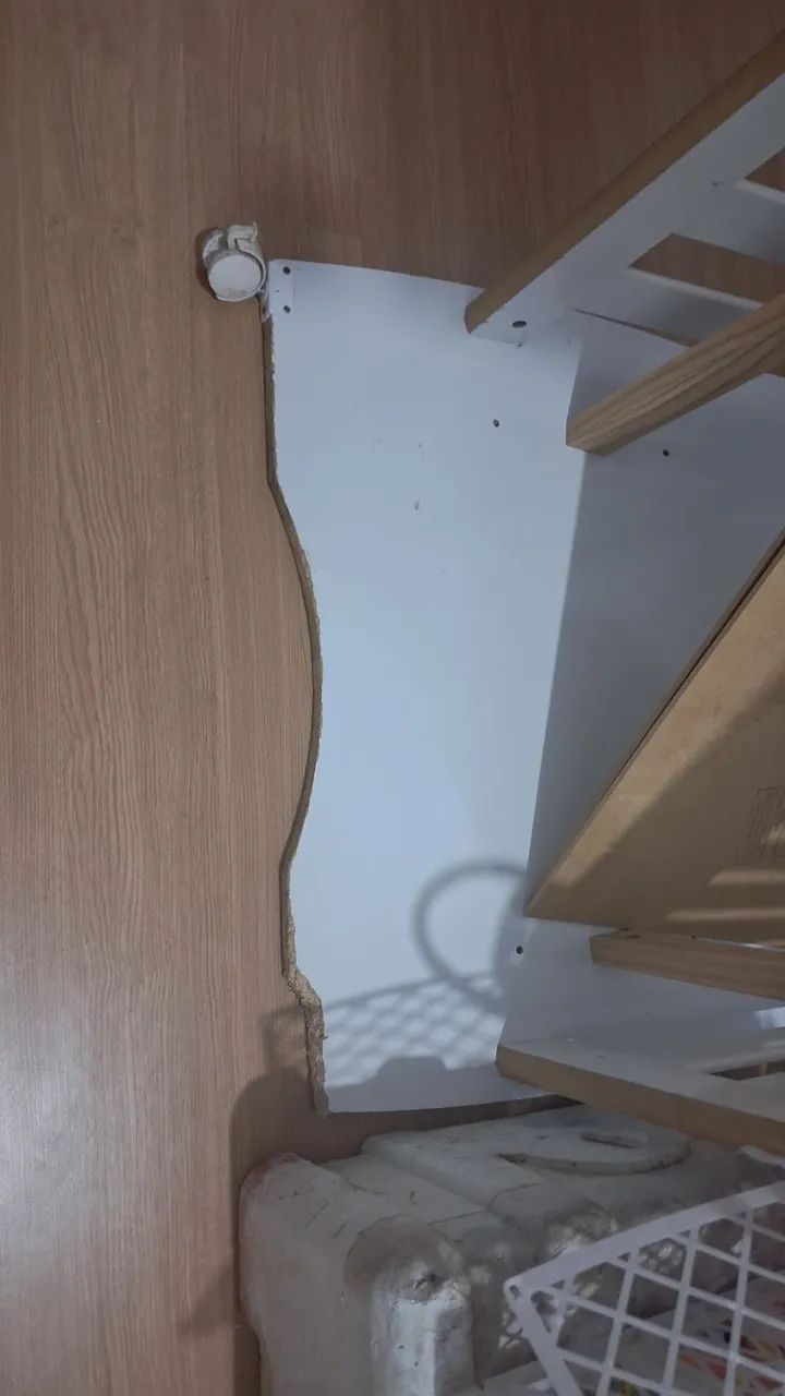 Berço e guarda roupa, precisam ser arrumados. - Foto 2