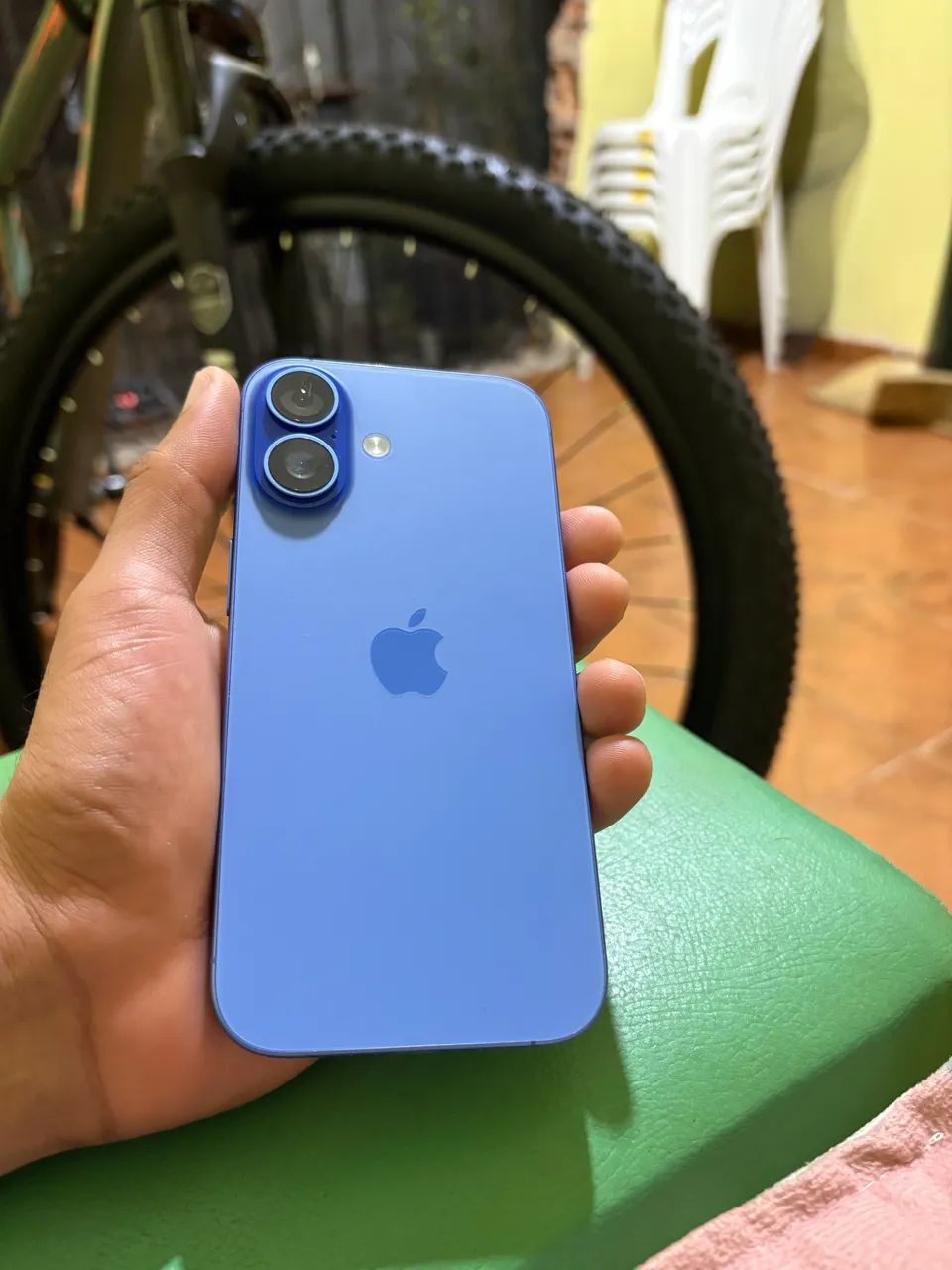 iPhone 16