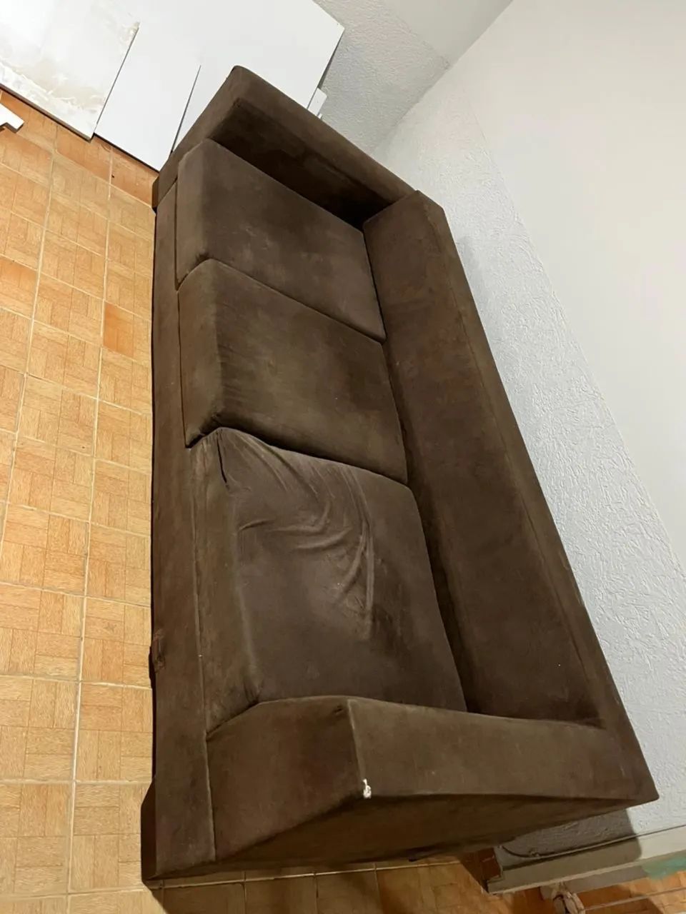 SOFÁ 3 LUGARES COM CHAISE MARROM 65704309184897120