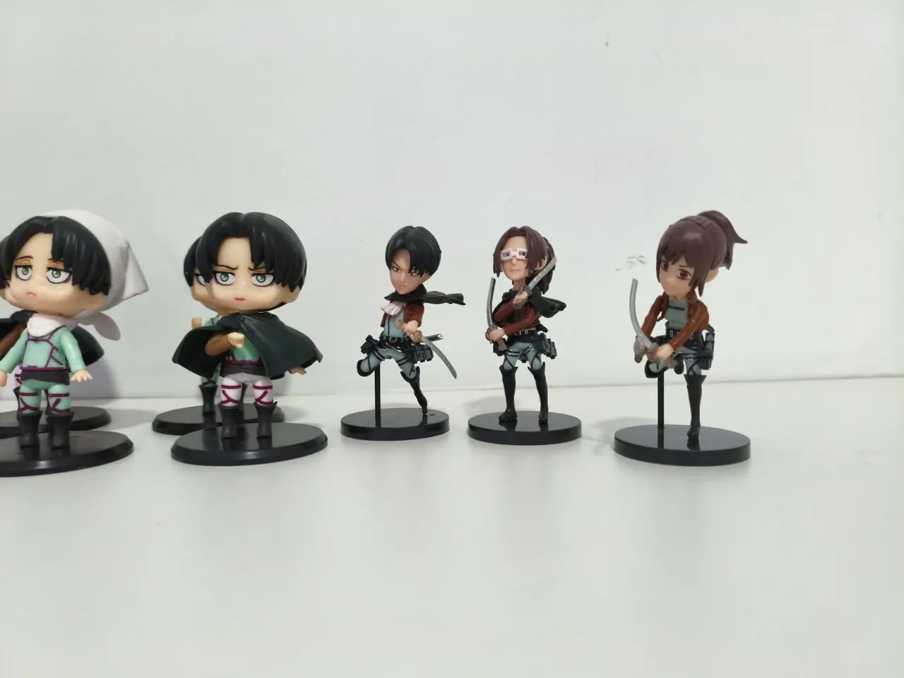 12 action figures Shingeki no Kyojin 10 cm e 07cm material PVC - Foto 4