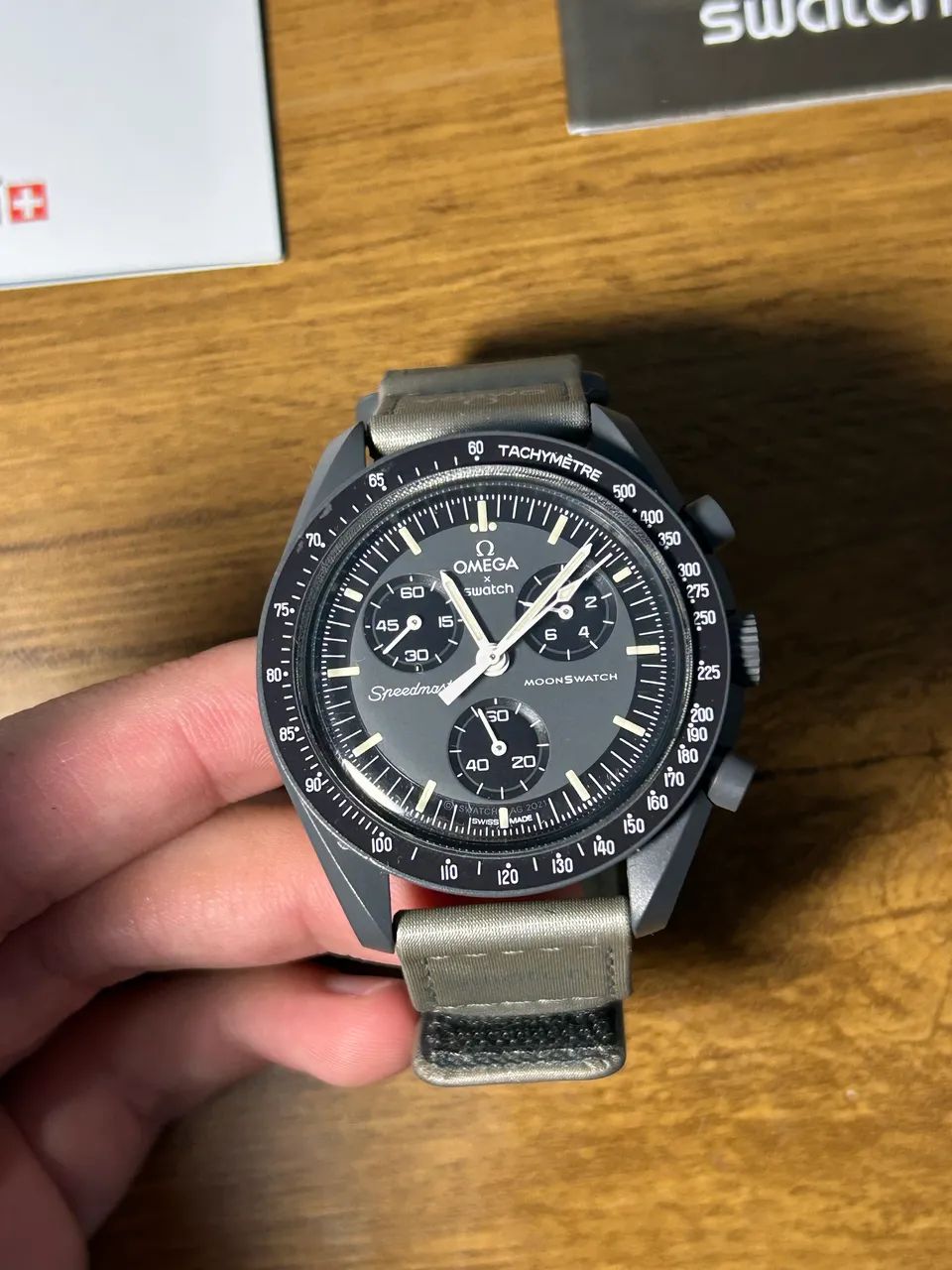 Relógio Omega x Swatch original em estado de novo, usado