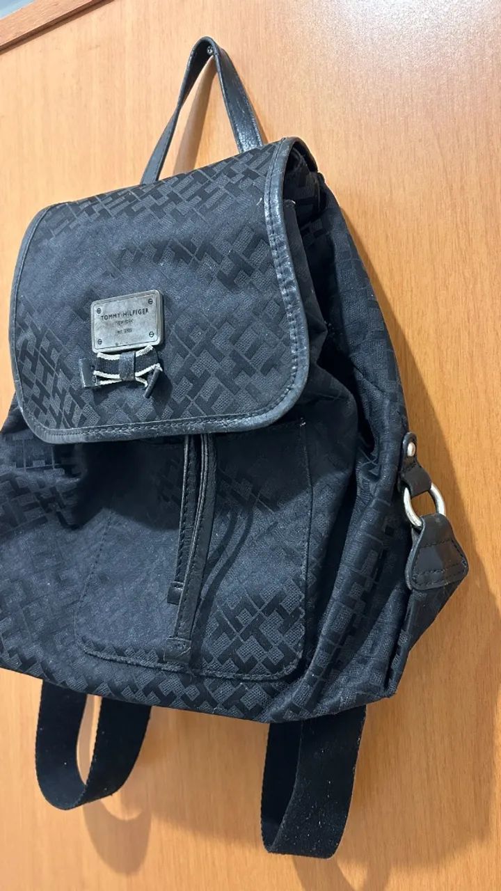 Bolsa mochilinha Tommy Hilfiger - Foto 2