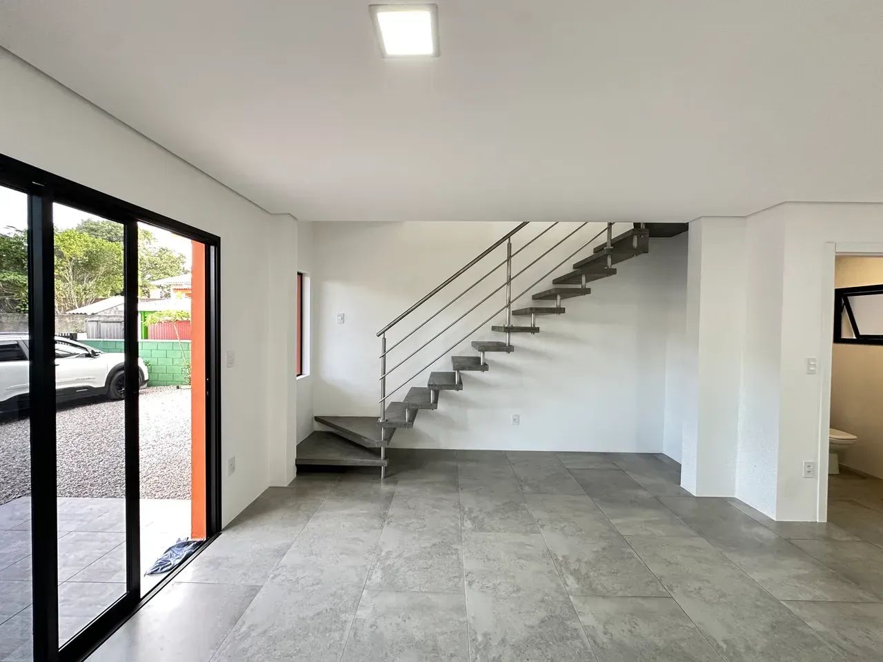 Casa nova com 110m lavabo 2 quartos com uma suíte a 50m do mar no Morro das Pedras em Flor - Foto 5