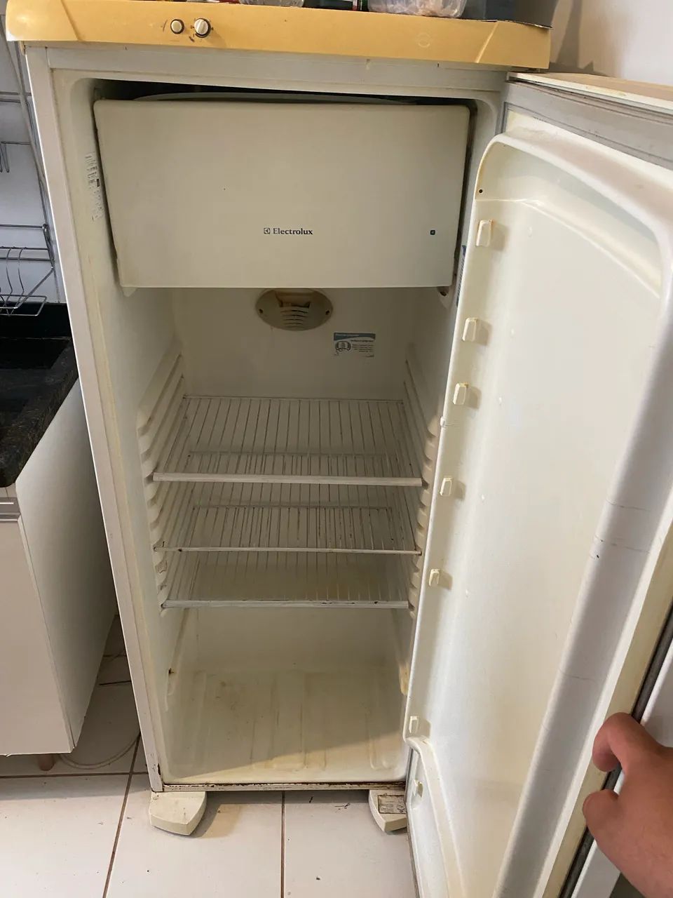 Vendo duas geladeiras com defeito  - Foto 3