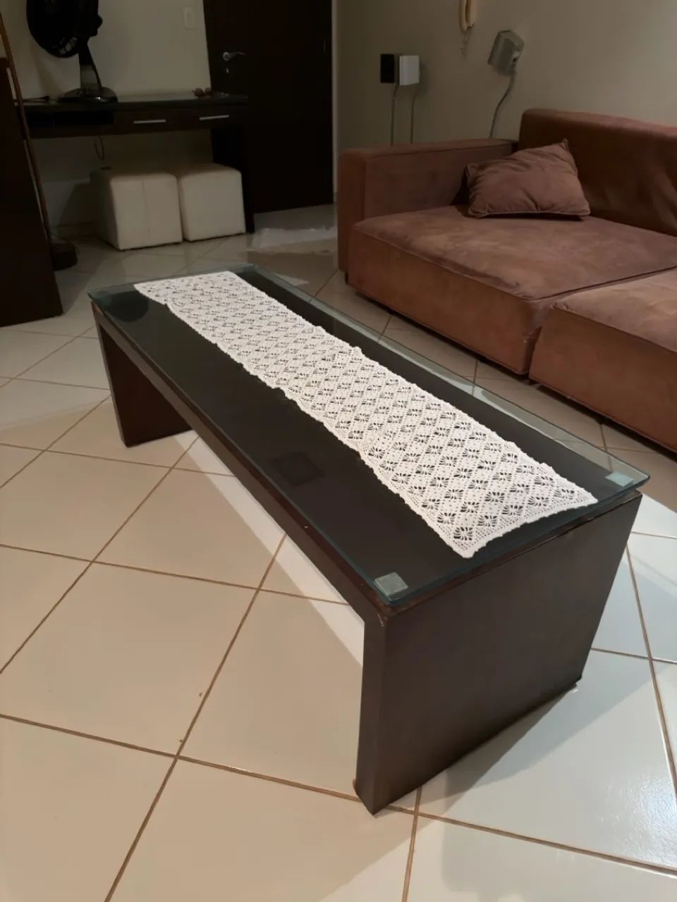 Mesa de centro com vidro 