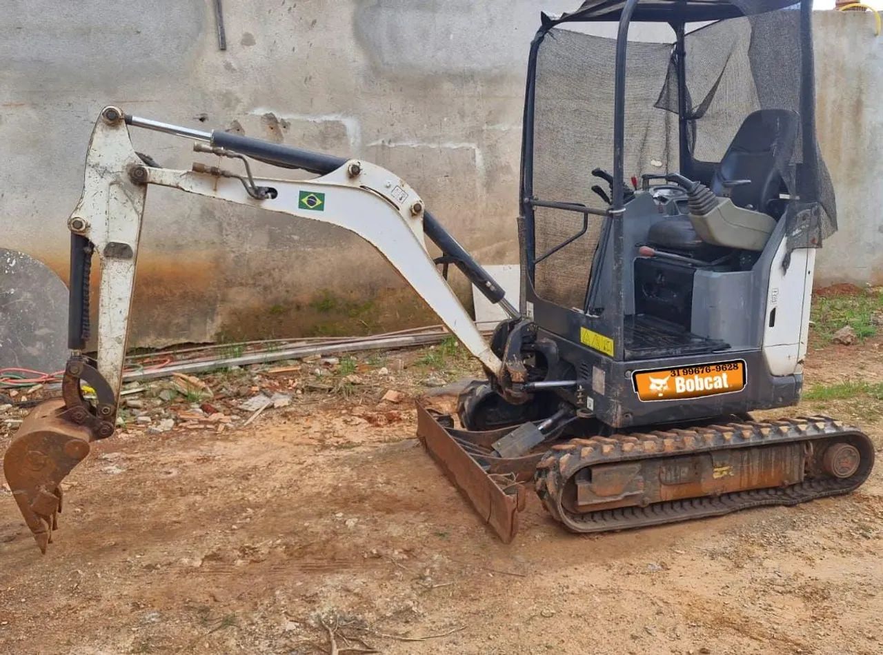 Mini escavadeira Bobcat E20 é conchas  - Foto 2