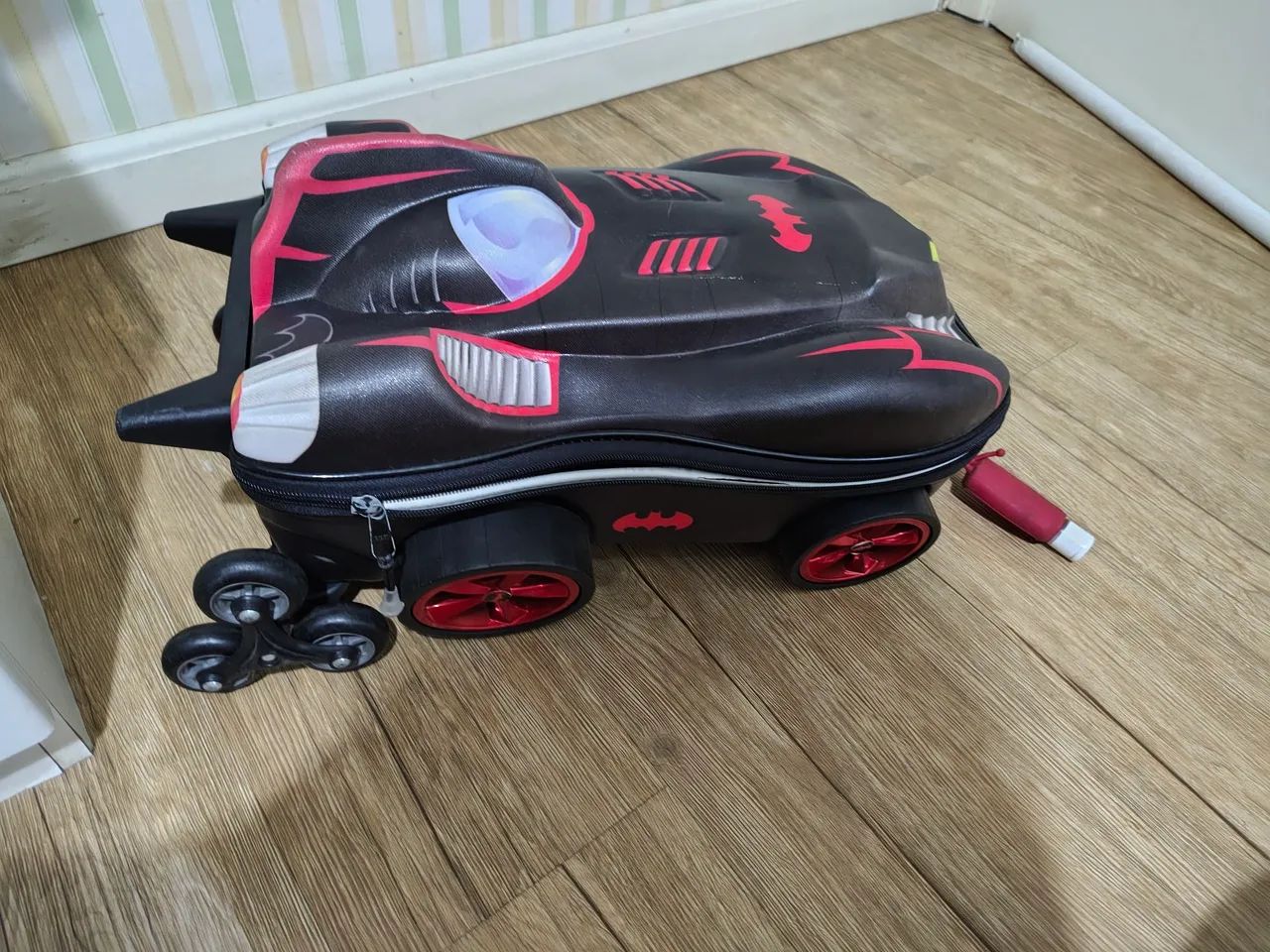 Mochila de Rodinhas Batman Chrome Wheels 3D - Foto 5