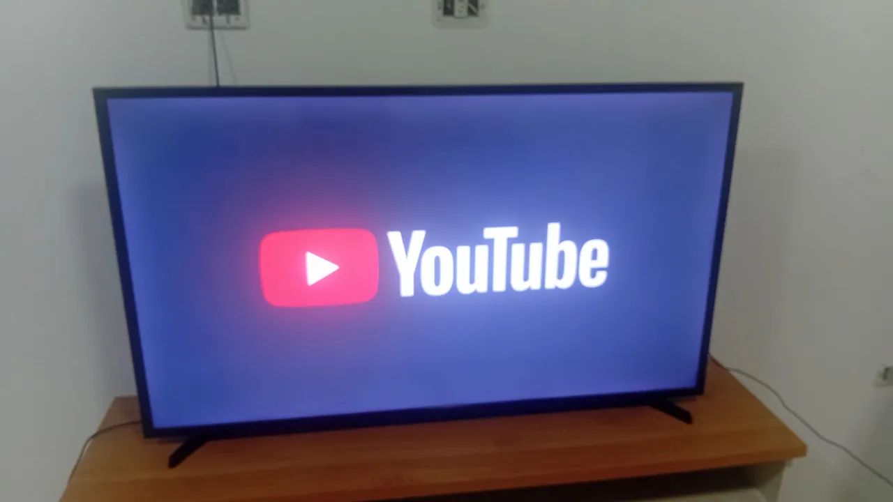 Tv smart 49 polegadas em bom  estado  - Foto 3