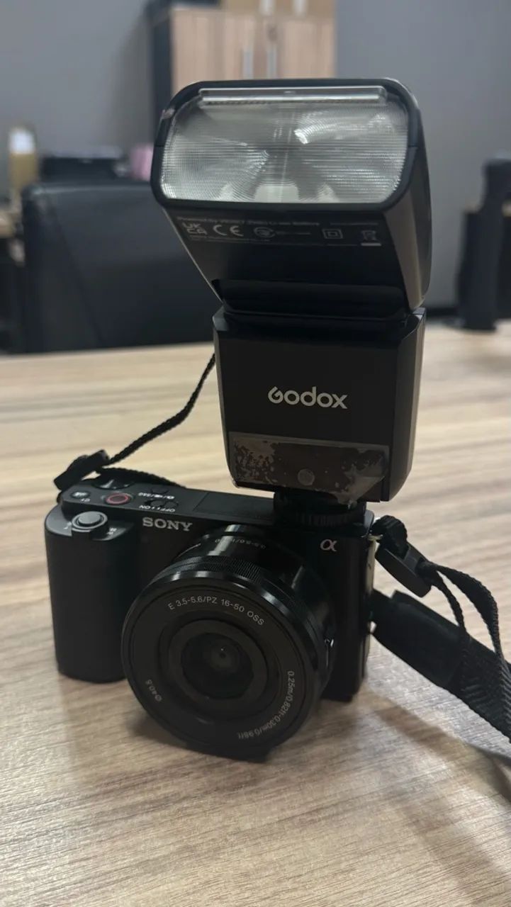 Câmera Sony ZV-E10 + flash godox  - Foto 5