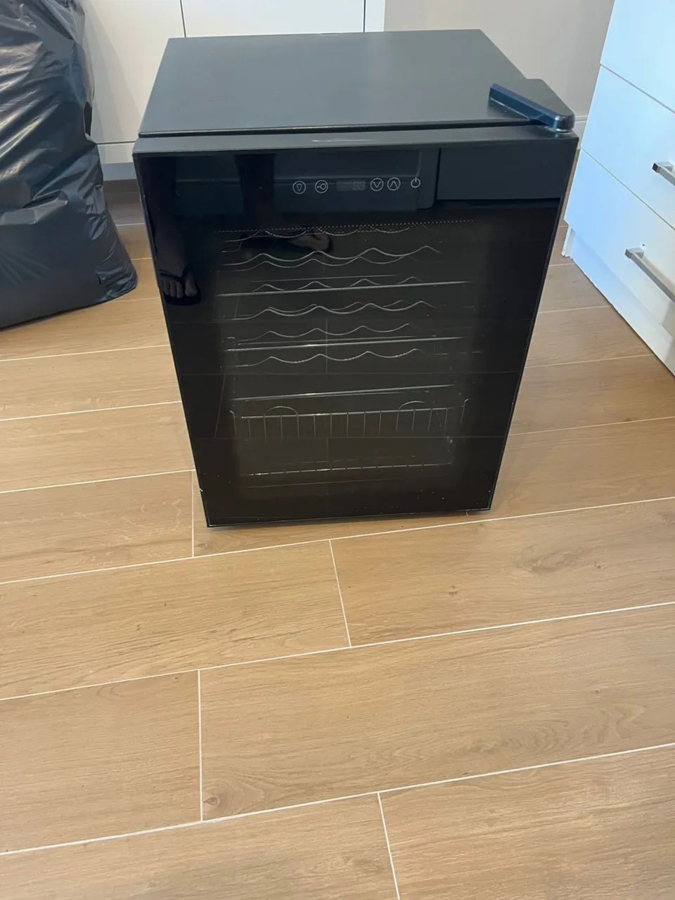 Adega 24 Garrafas Midea 