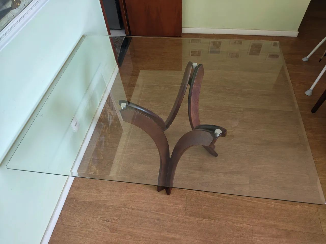 Mesa retangular tampo de vidro temperado bisotado (1,5m x 1,2m) ou só base de madeira - Foto 5