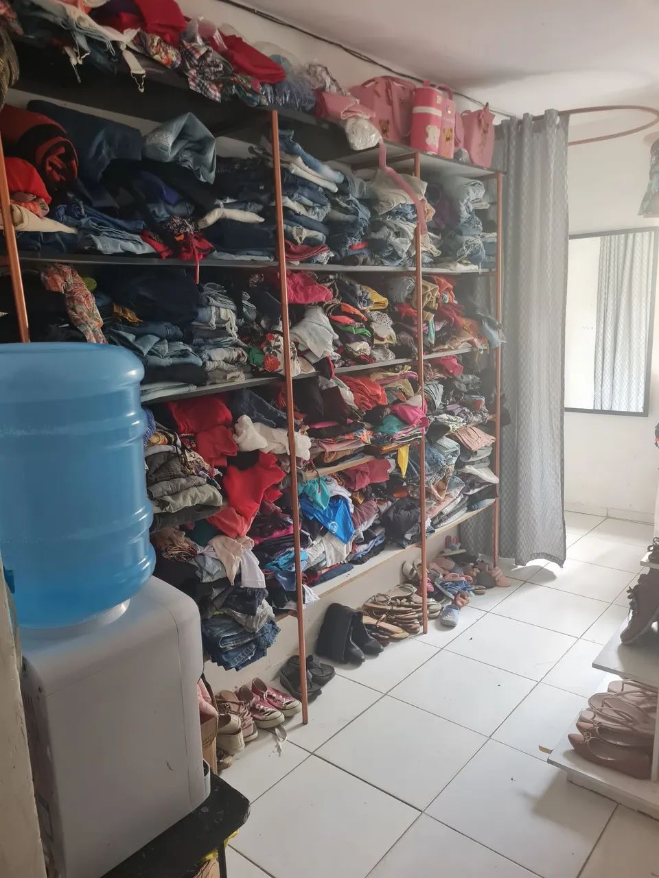Vendo peças de loja de roupas 