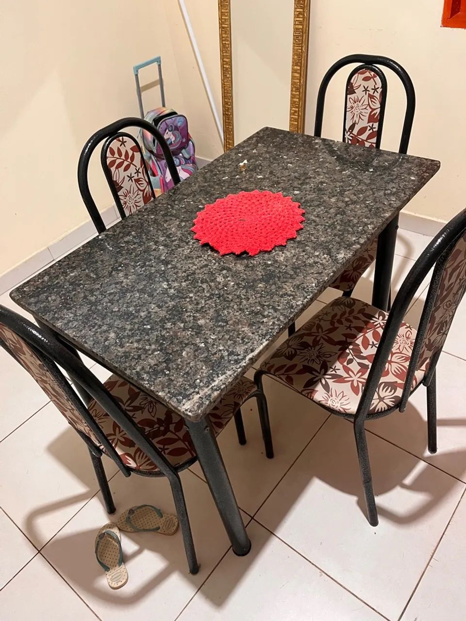 Mesa de Jantar com 4 Cadeira - Seminova - Foto 4