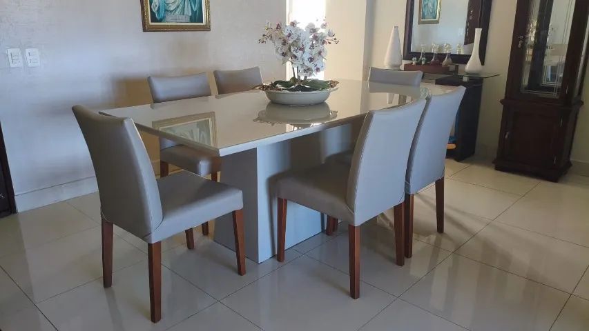 Mesa de Jantar Retangular Laqueada com tampo de vidro - 6 cadeiras