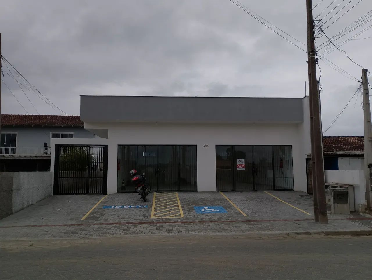 Sala comercial em Araquari-SC, 120m² com rede trifásica 