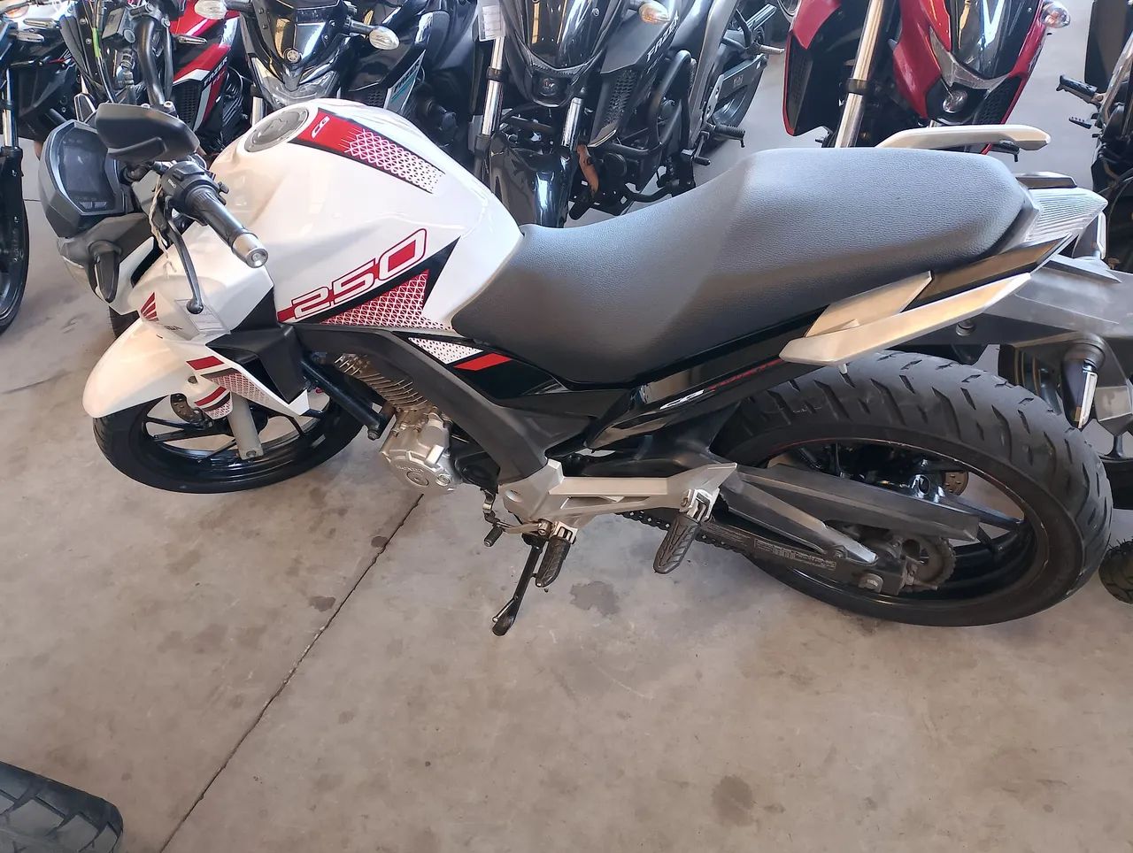 HONDA CB250 2022 - Foto 2