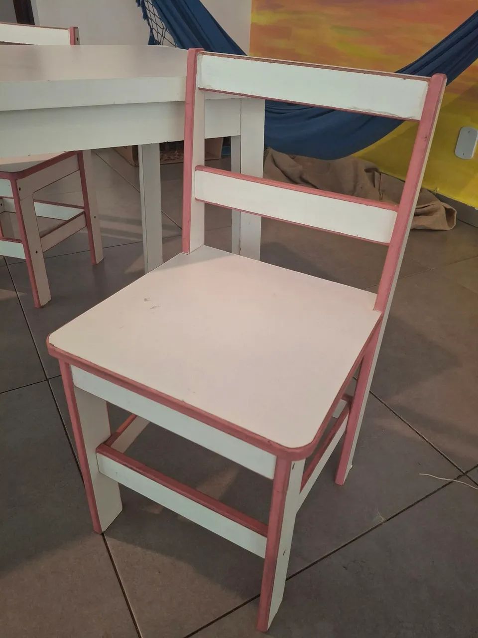 Mesa infantil de madeira.  - Foto 3