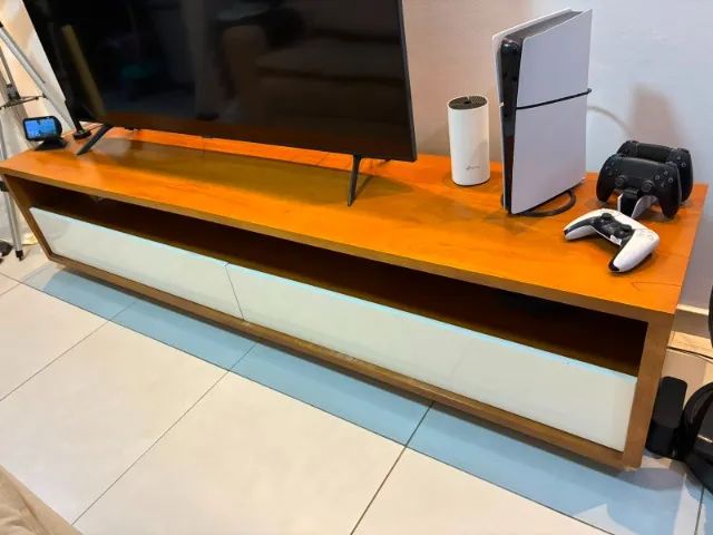 Rack Madeira Maciça com Gavetas Brancas Design Moderno