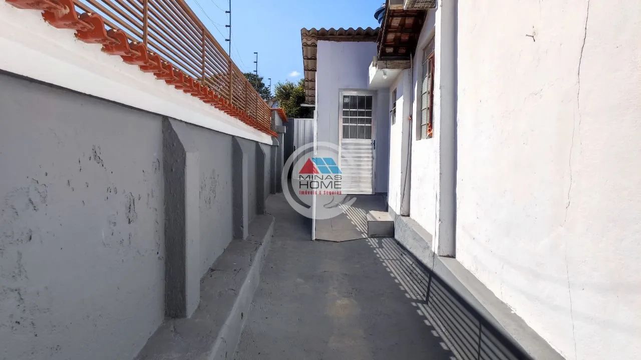 Salão com aprox. 60 metros quadrados com um banheiro - Foto 3