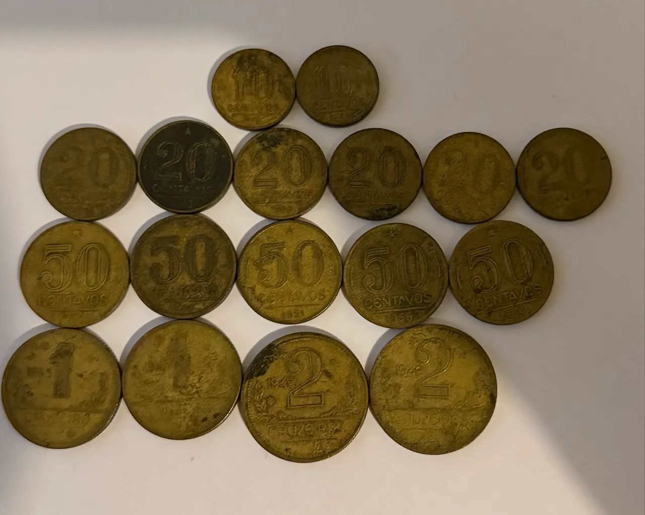 Lote com 17 Moedas Antigas, Diversos Tamanhos, Anos e Modelos