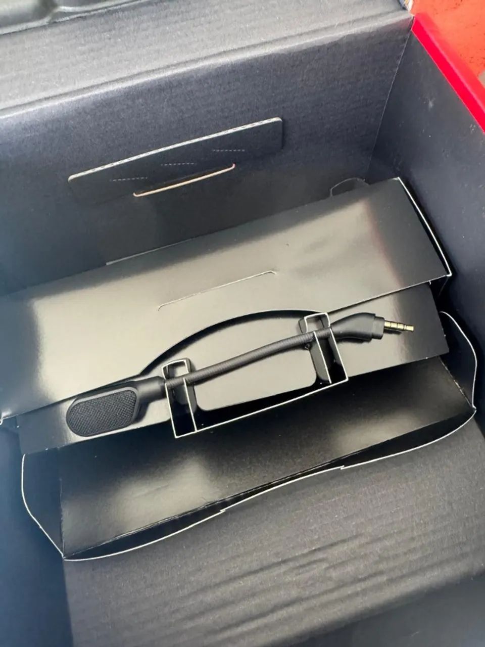 Headset HyperX Cloud III ? pouquíssimo usado + case e suporte - Foto 4