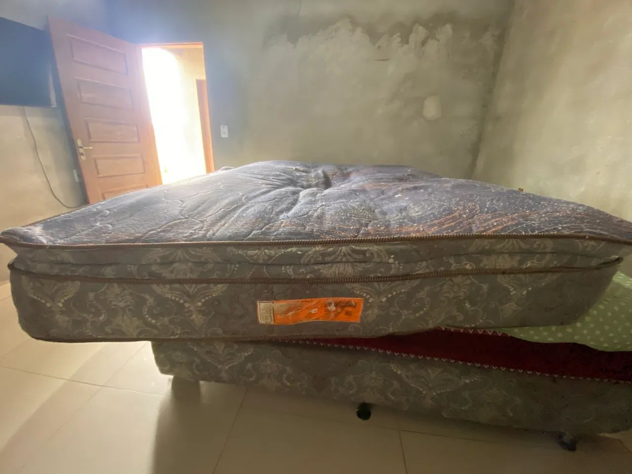 Vendo cama pra quem quiser arrumar super king 