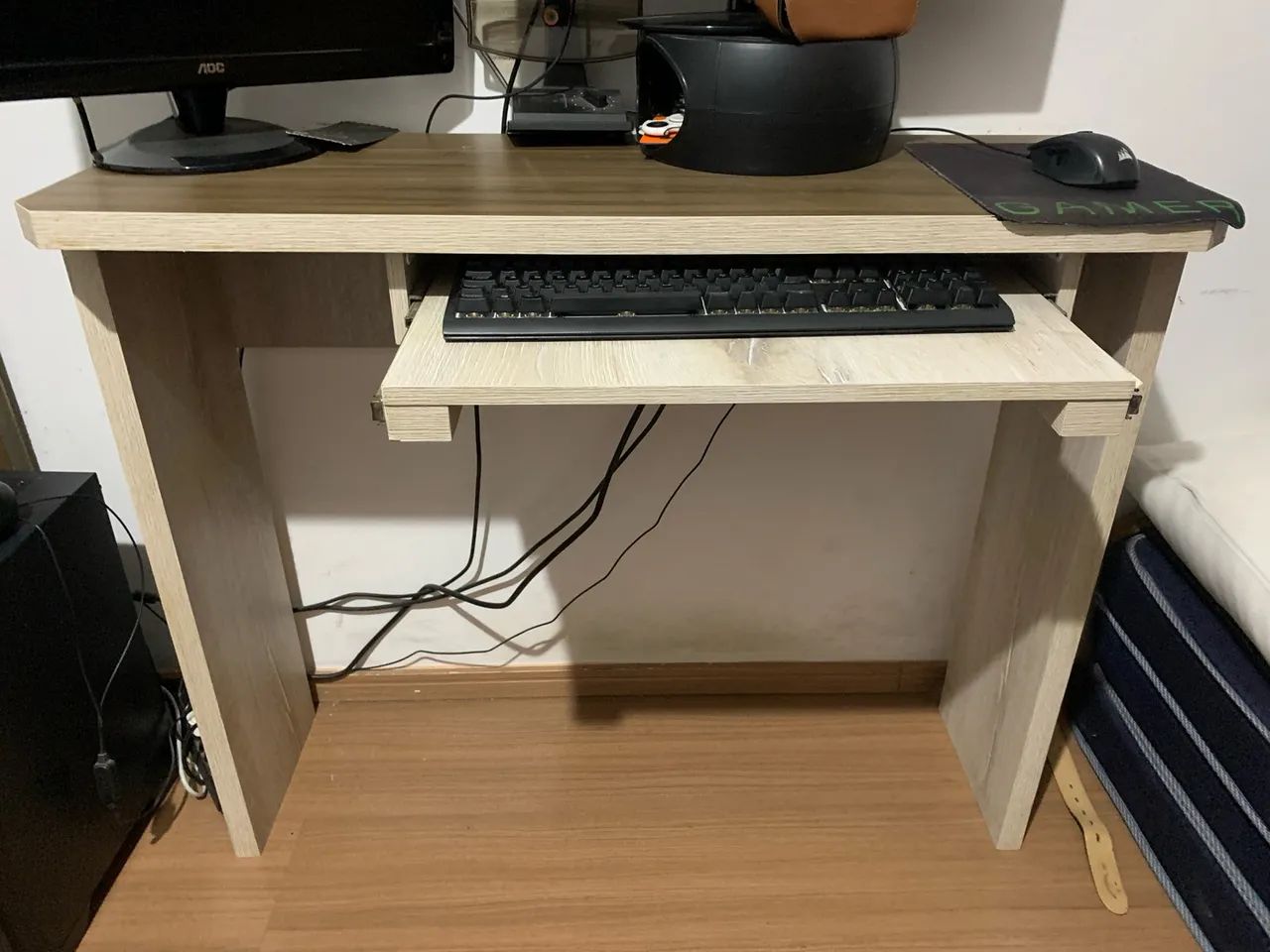 Escrivaninha/mesa para computador