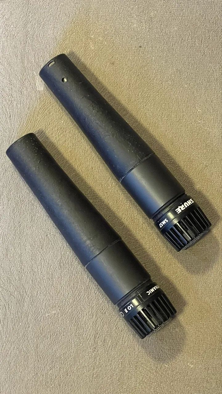Par microfone Shure SM57 (made in USA) vintage top p/ gravar