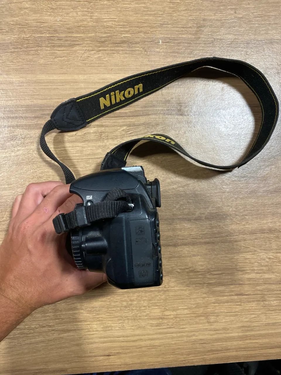 Câmera D3100 QUEBRADA, para retirada de peças  - Foto 2