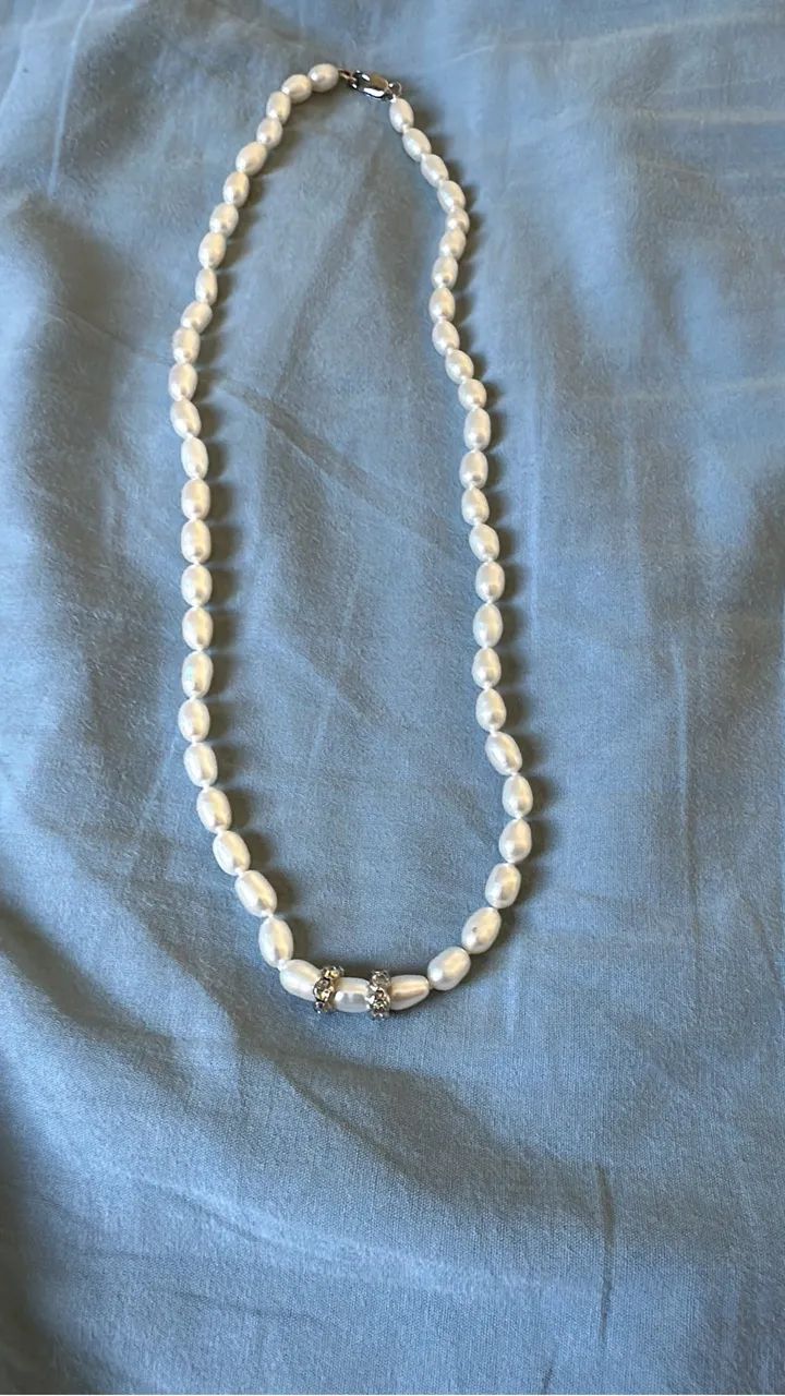 Colar de pérolas com strass