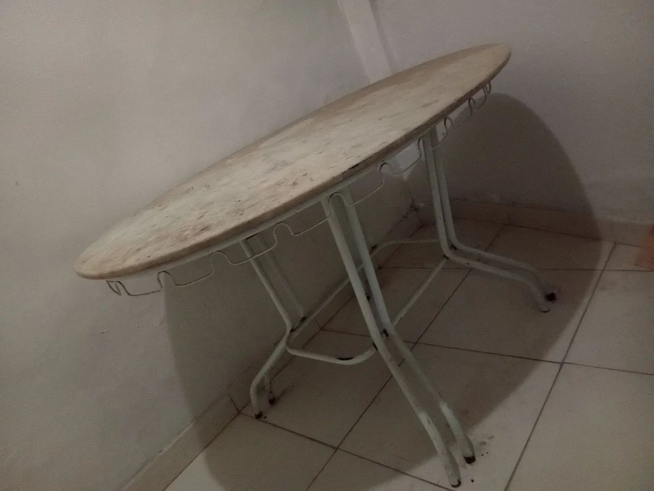Mesa de Mármore com base de metal
