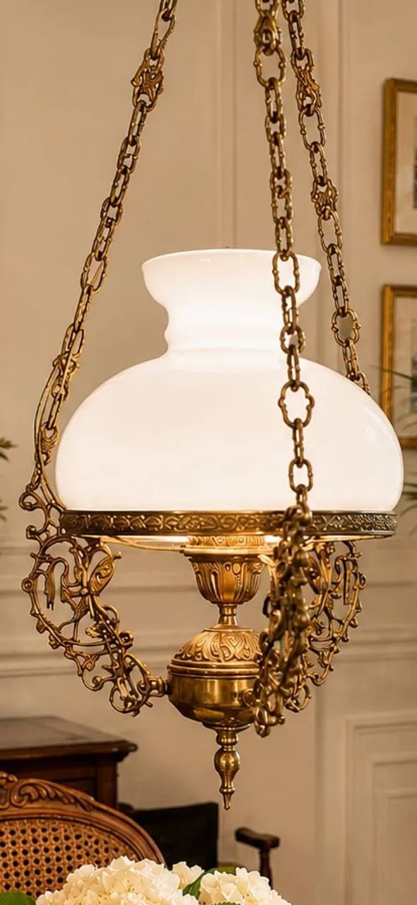 Lustre Vintage em Bronze com Cúpula Opalina - Foto 2