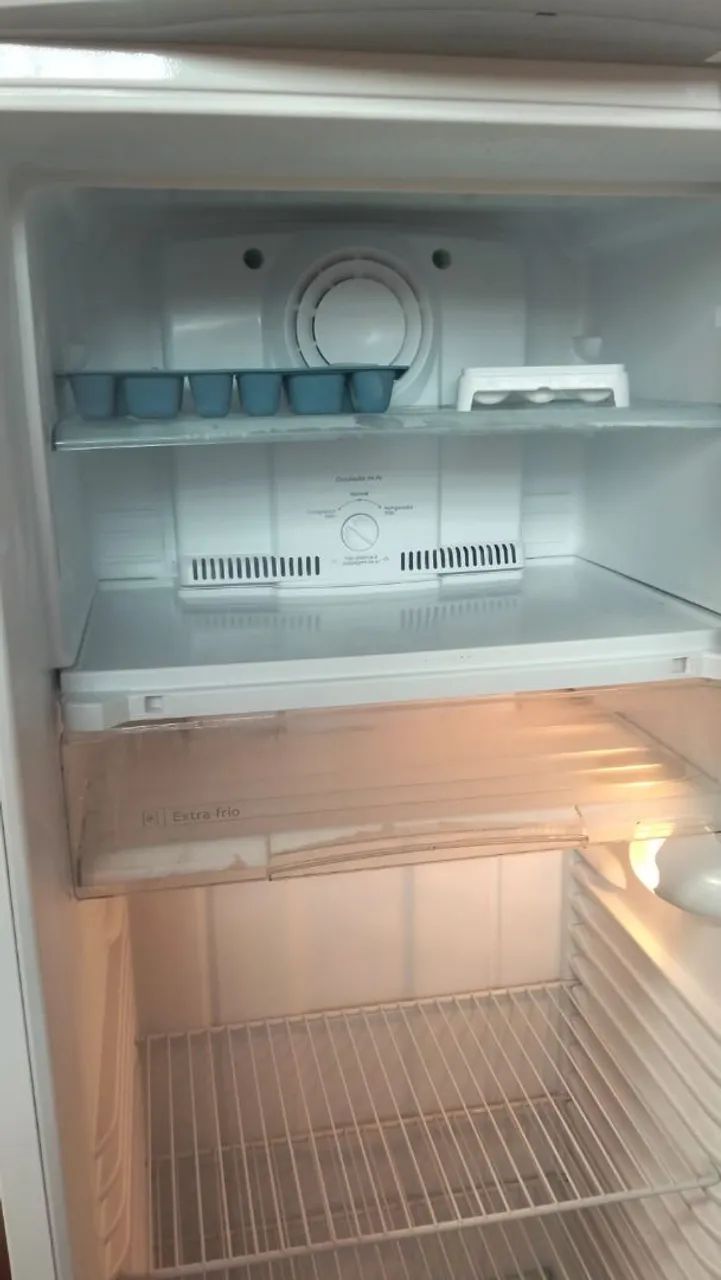 Vendo geladeira Consul semi nova - Foto 5