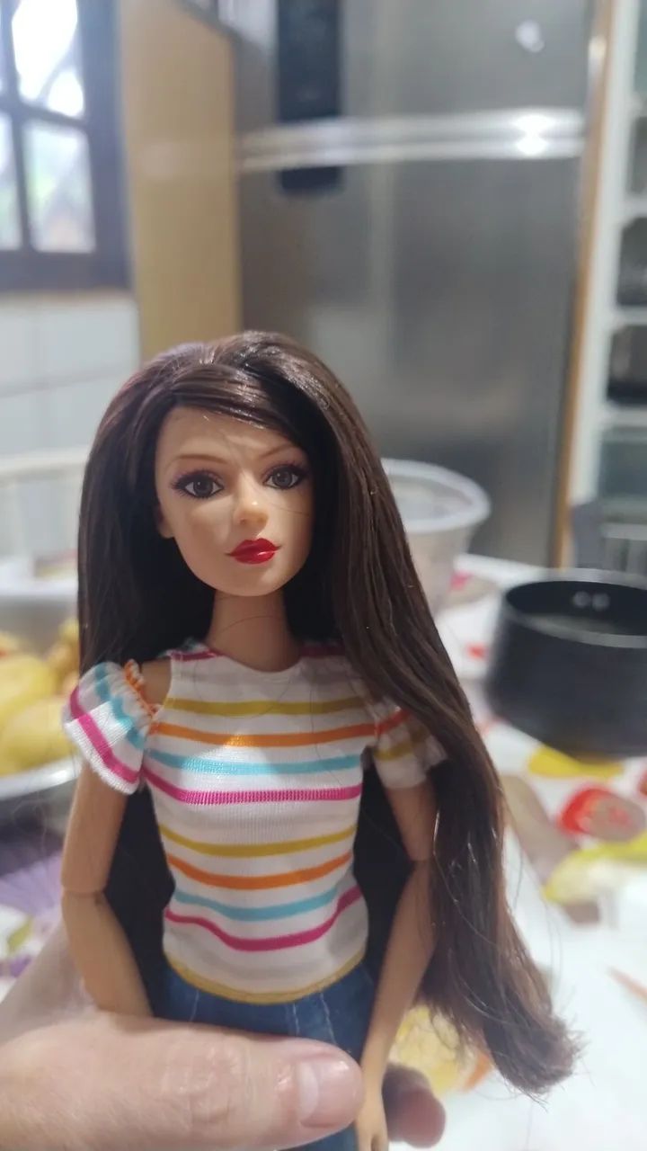 Boneca diferente articulada de alguns coleção 