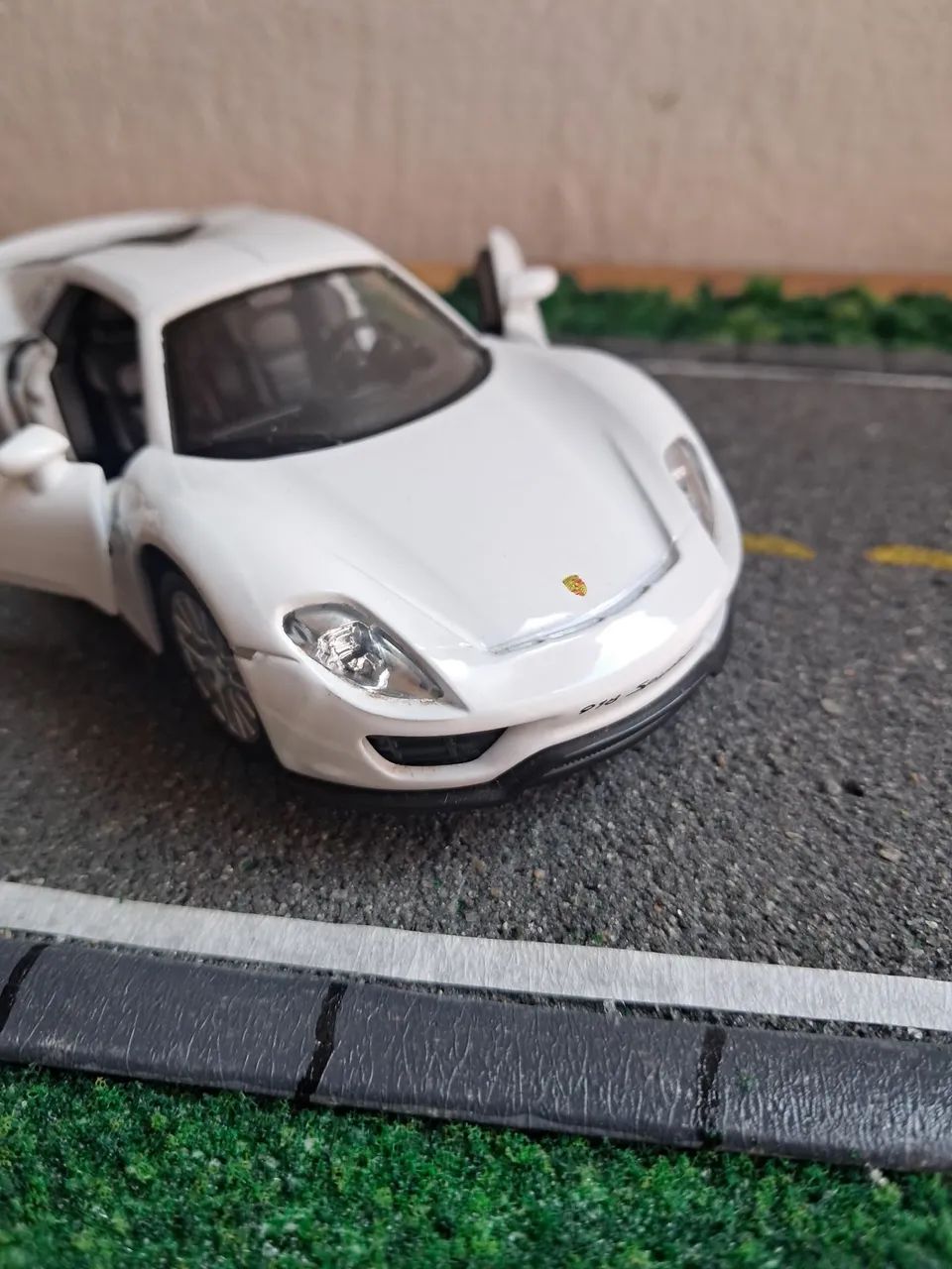 miniatura porsche 918 spyder branca 1/38 - Foto 4