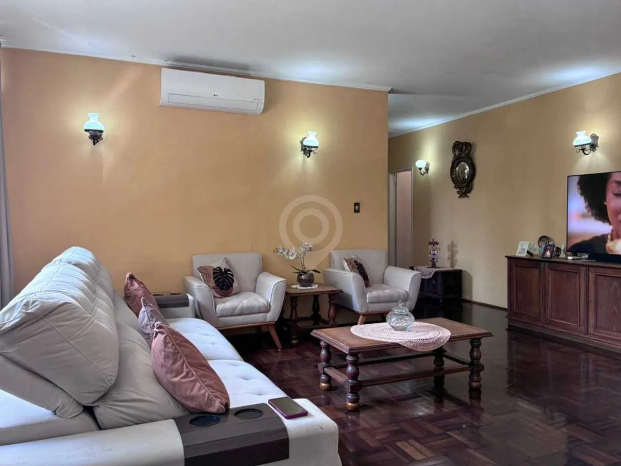 Casa de rua - / Residencial / Vila Brasileira