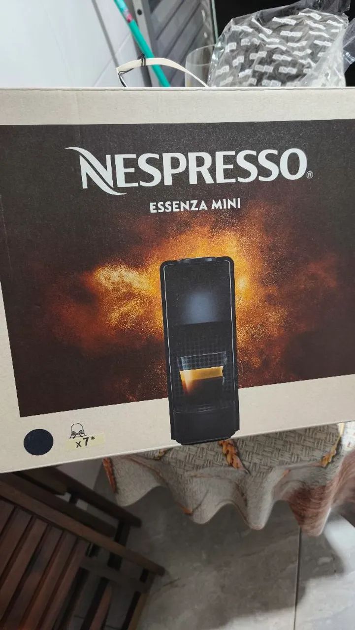 Nespresso Essenza Mini + 6 cápsulas 