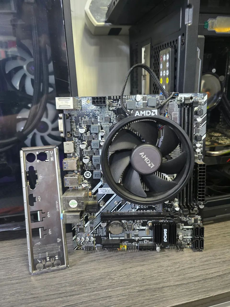 Kit Processador Ryzen 2400G + Placa Mãe B450 - Foto 2