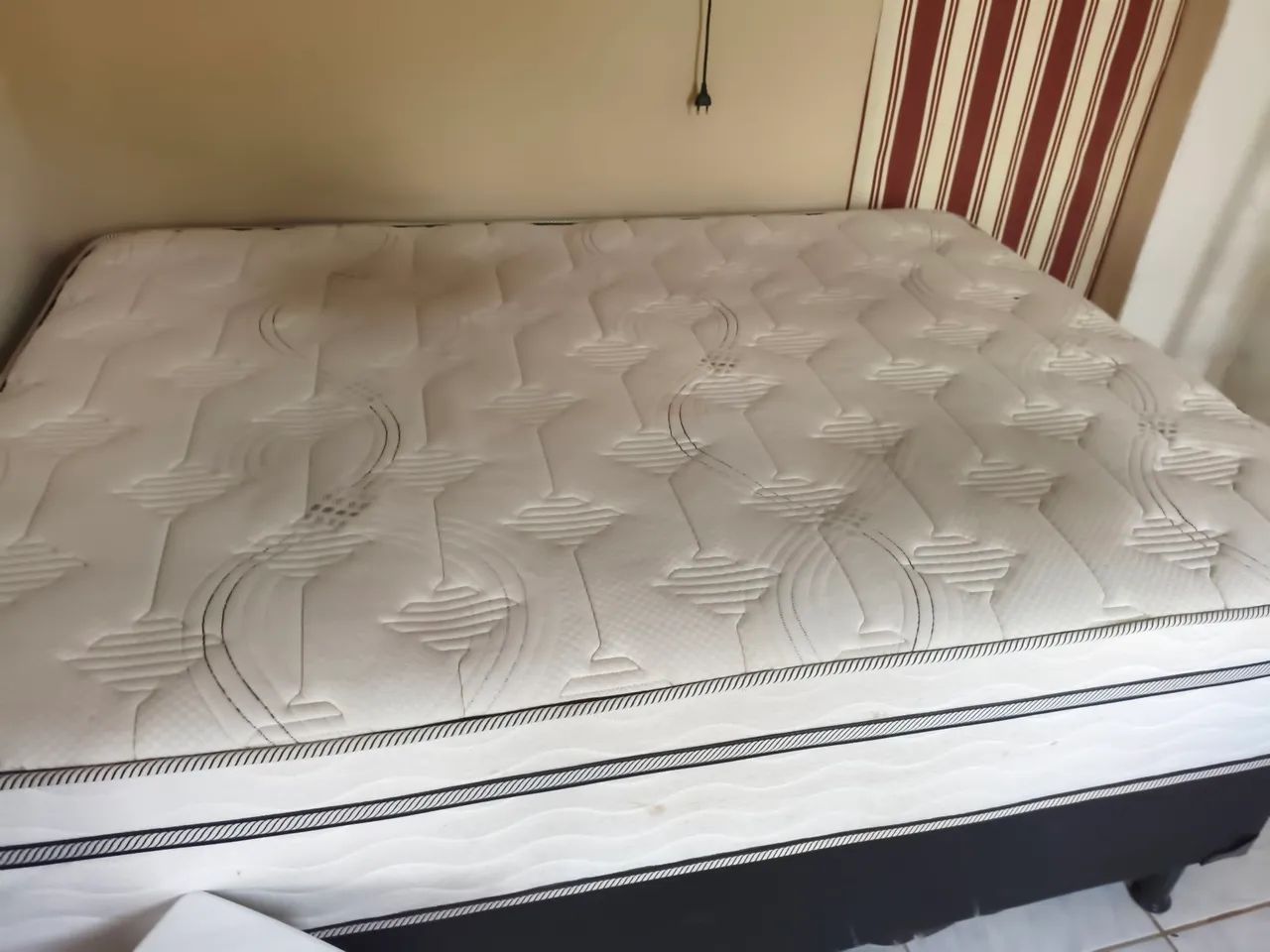 Vende-se cama casal usada