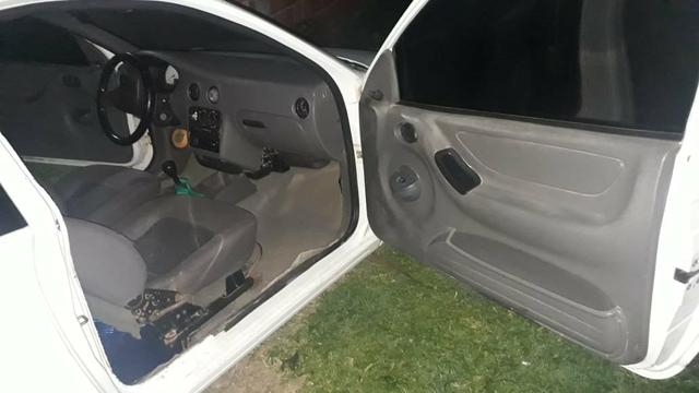 Vende se ou troco por outro carro valor 6mil reais - Foto 4