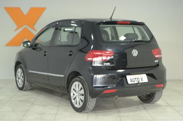 VolksWagen Fox Trendline 1.6 Flex 8V 5p - Preto - 2015 - Foto 4