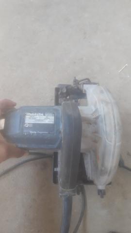 Serra circular makita m5801 220 v 150 reais - Foto 2