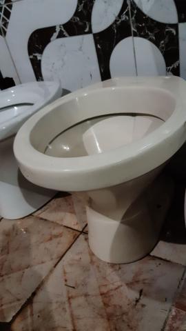 Lindo vaso na cor BEGE em alto brilho da marca SANTA CLARA