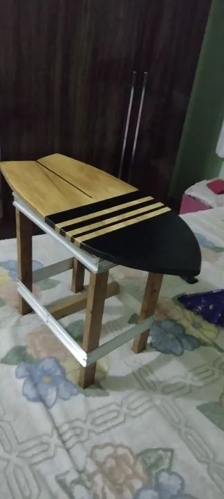 Banquinho de madeira 