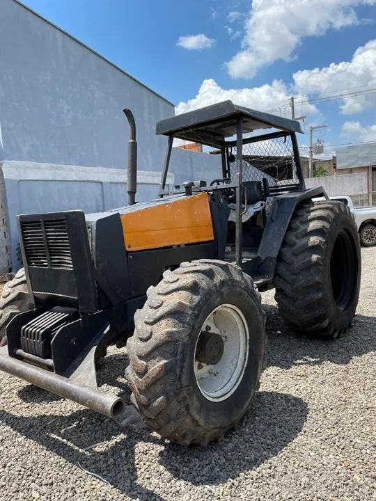 Valtra 885 - Ano 2002  