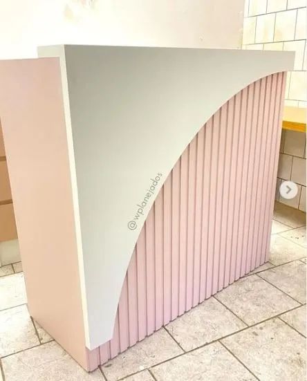NOVO Balcão Caixa Recepção com Ripado Rosa e Detalhe Branco