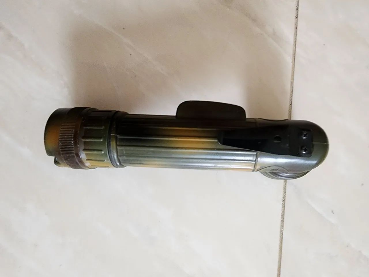 Lanterna camuflada antiga C121. - Foto 5