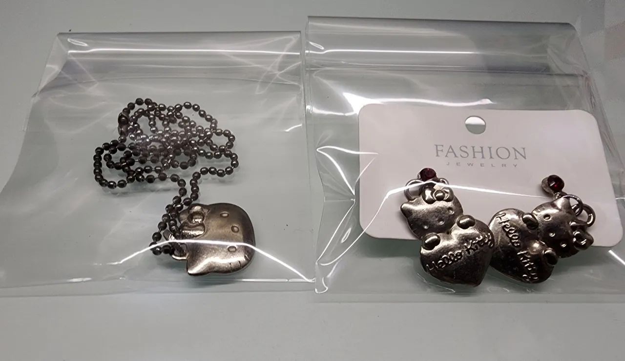 Conjunto de colar e brincos vintage Hello Kitty