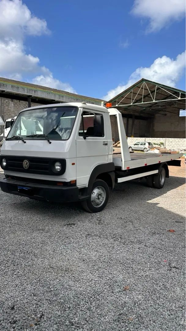 Caminhão guincho plataforma Volks 8.150 2011